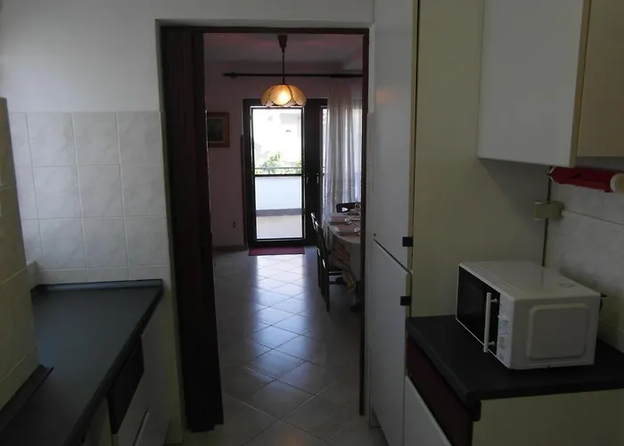 Apartment Ida, 100 M From The *