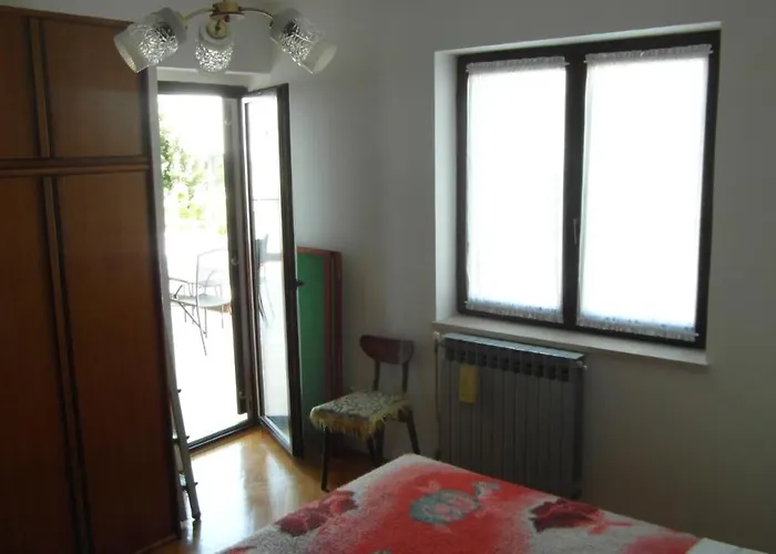 Ida, 100 M From The
