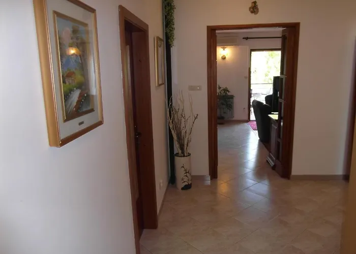 Apartment Ida, 100 M From The *