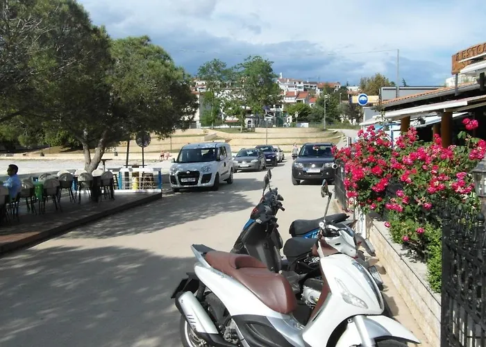 Apartment Ida, 100 M From The Pjescana Uvala