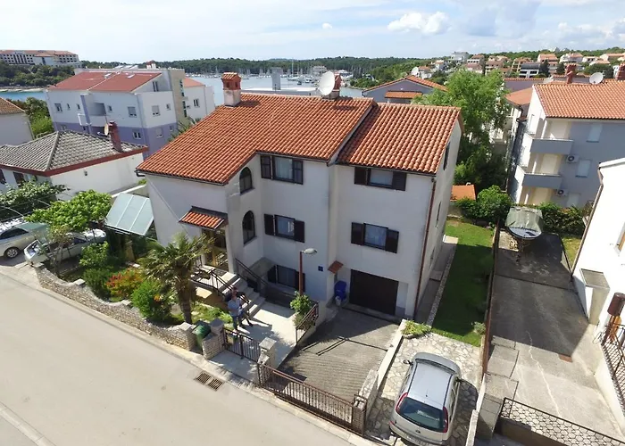 Ida, 100 M From The