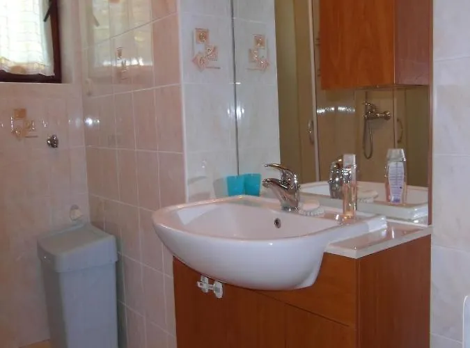 Apartment Ida, 100 M From The *