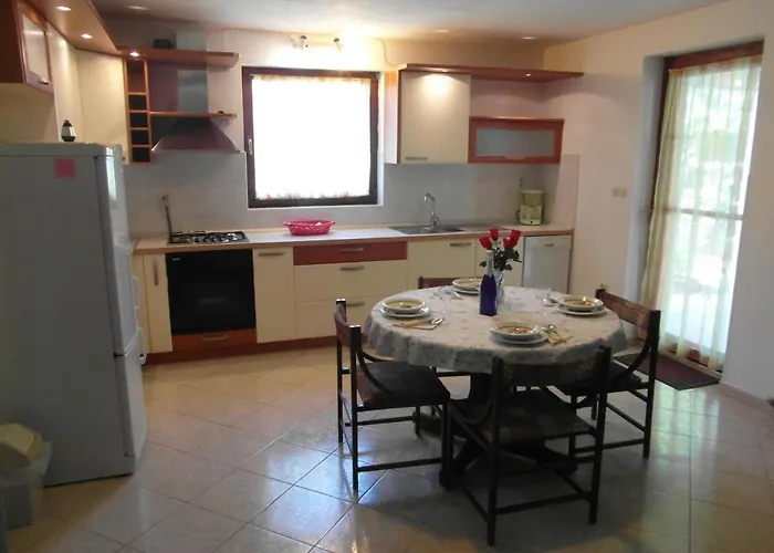 Apartment Ida, 100 M From The
