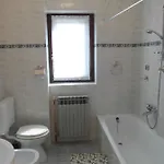 Ida, 100 M From The דירה