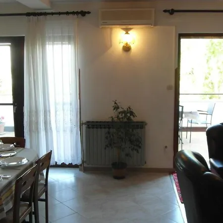 Apartment Ida, 100 M From The *