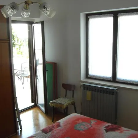 Ida, 100 M From The
