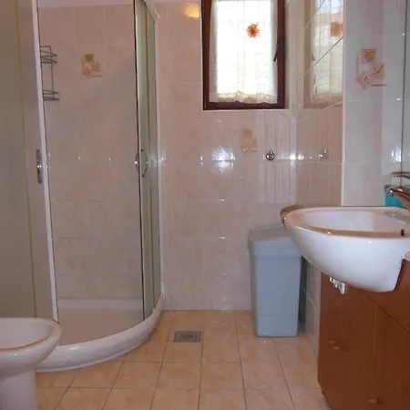 Appartement Ida, 100 M From The Pjescana Uvala