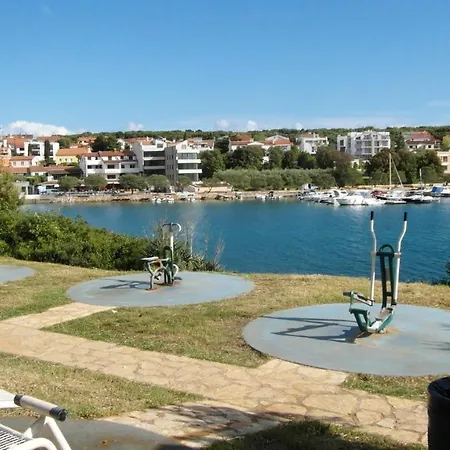 Apartment Ida, 100 M From The *