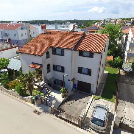 Ida, 100 M From The