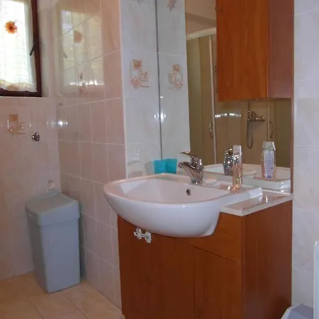 Apartment Ida, 100 M From The *