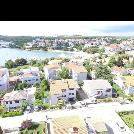 Ida, 100 M From The *